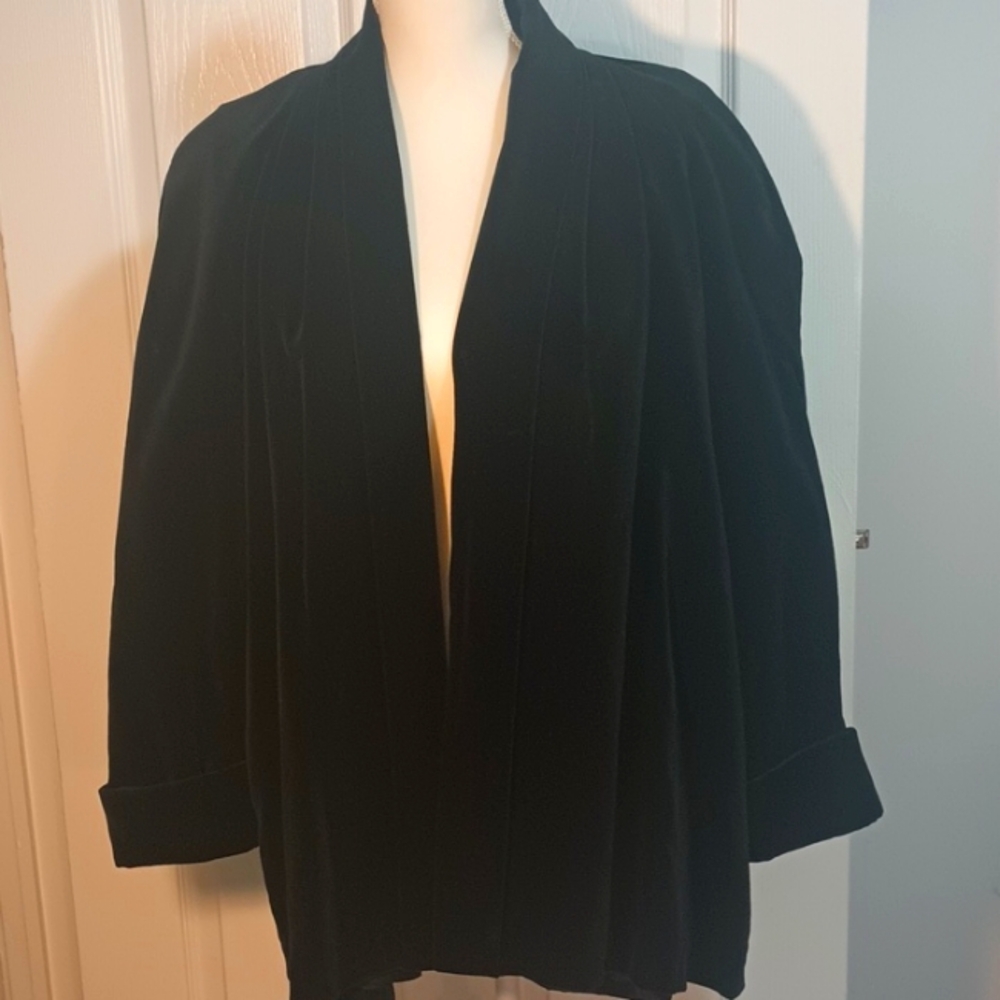 JS Collections vintage velvet swing jacket Black long sleeve hi-lo lined